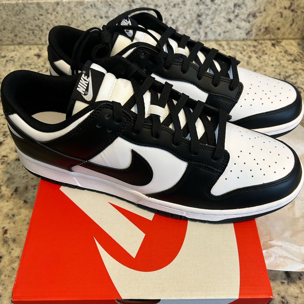 Nike panda dunks DS men’s size 13